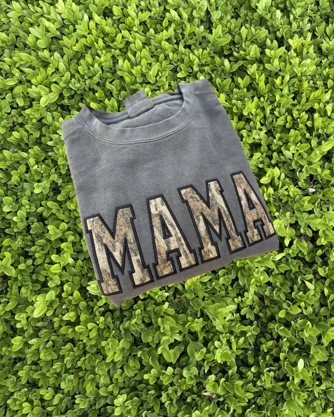 Dark Camo Mama charcoal tee