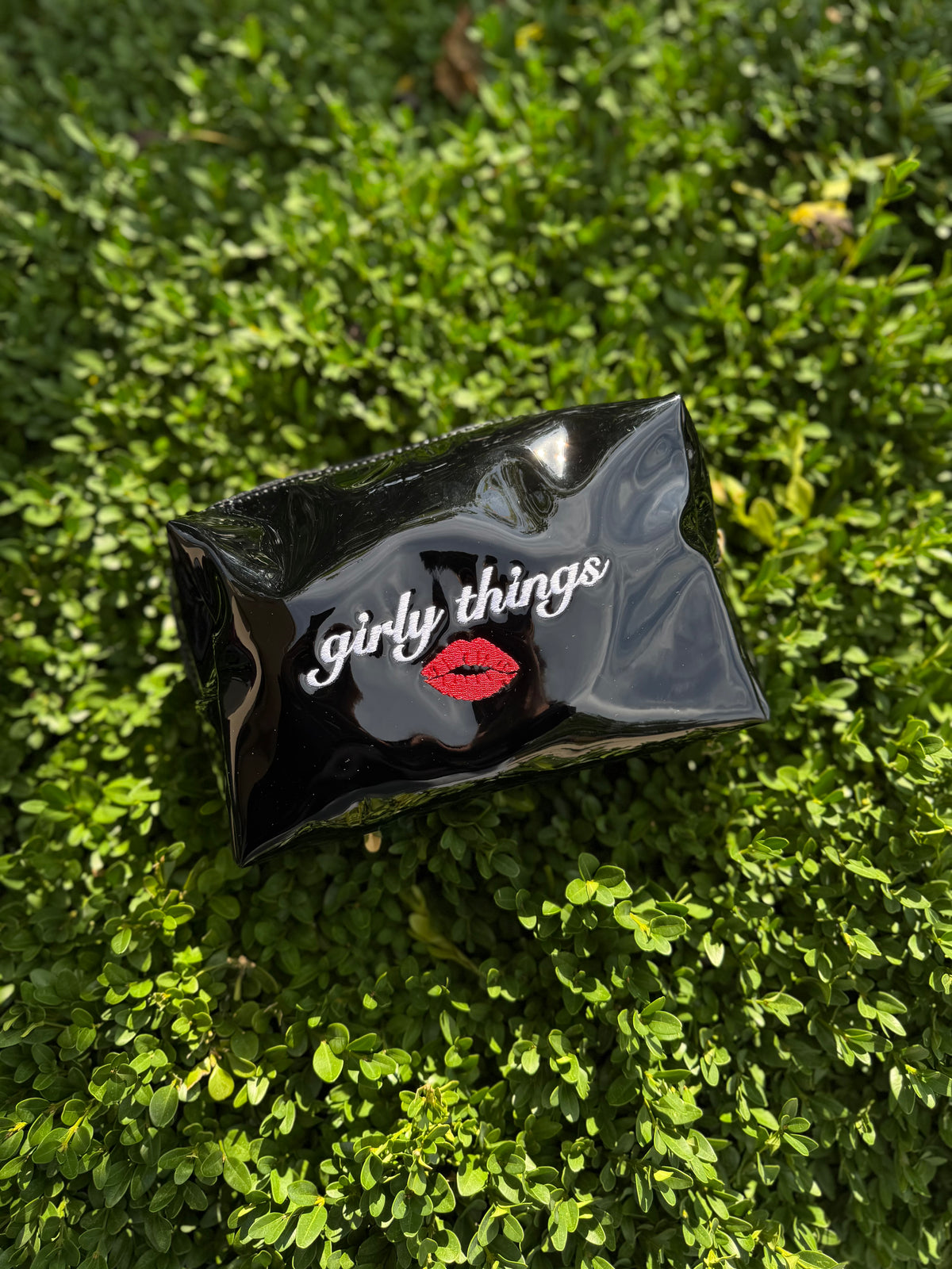 Noire Pouch Live Embroidery